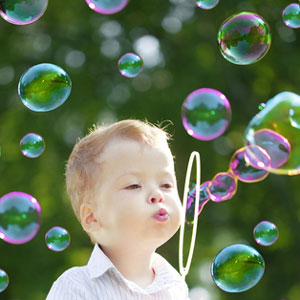 У личинок мух мутация БГ нарушала выработку везикул — маленьких пузырьков химических веществ, которые передают сообщения между нейронами.