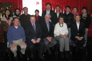 Группа на открытии Китайской ассоциации по изучению БГ. Ваш покорный слуга находится в первом ряду.  